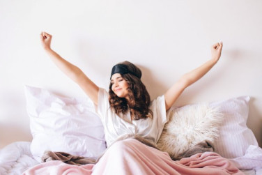 Descanse para se sentir renovada: a importância do sono para a saúde da mãe e do bebê.